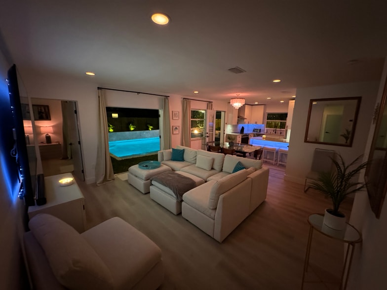 Building Photo - 111 N Cirus Ave