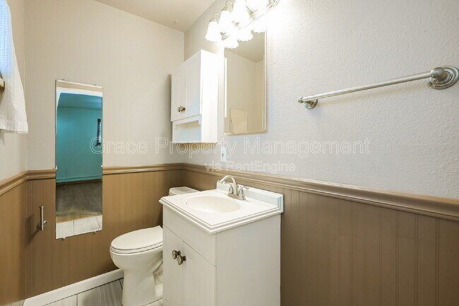 Building Photo - 7095 S Clermont Dr