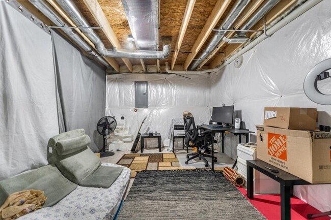 Building Photo - 9805 Newburgh Rd