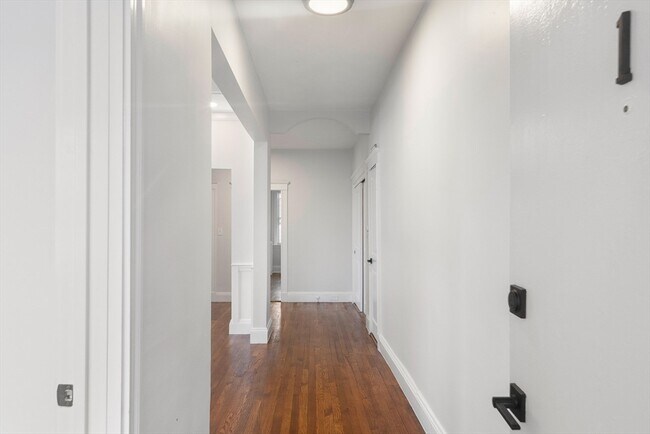 Building Photo - 110 Bellingham St