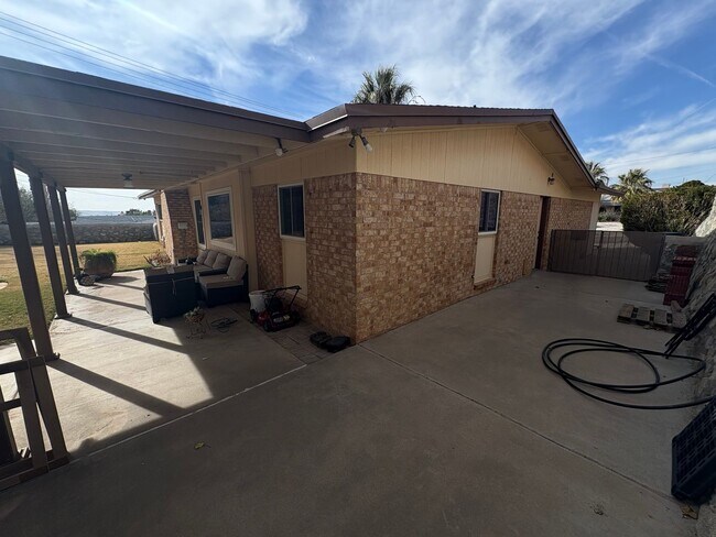 Building Photo - Home for rent on the Westside