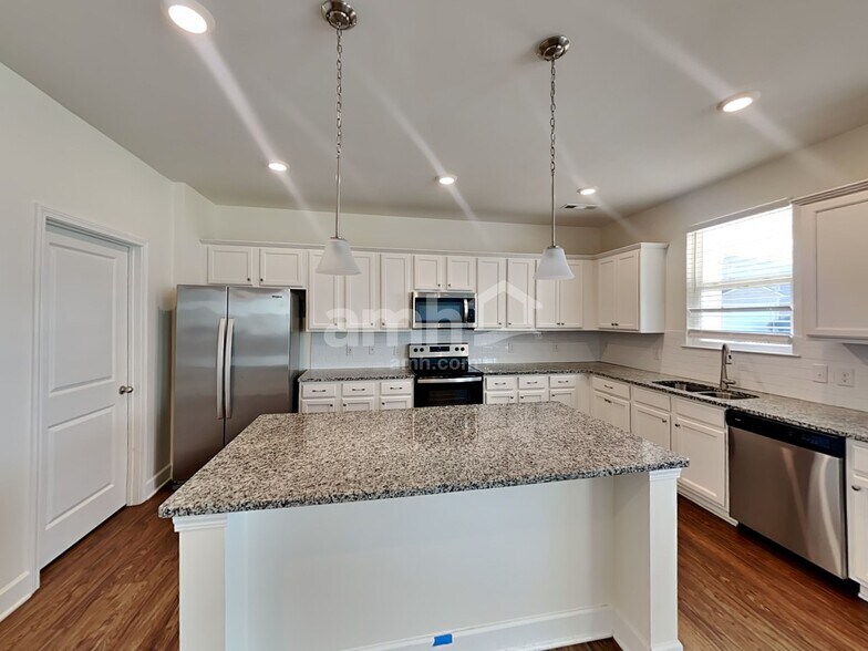 Building Photo - 5240 Maxwell Rd