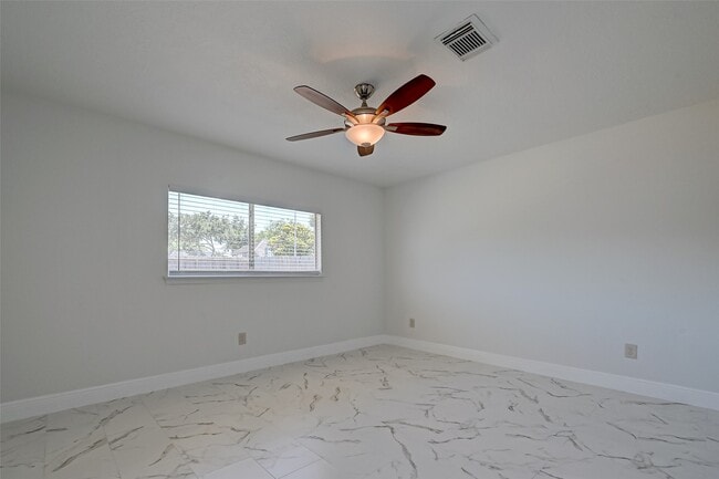 Building Photo - 16015 Surrey Woods Dr