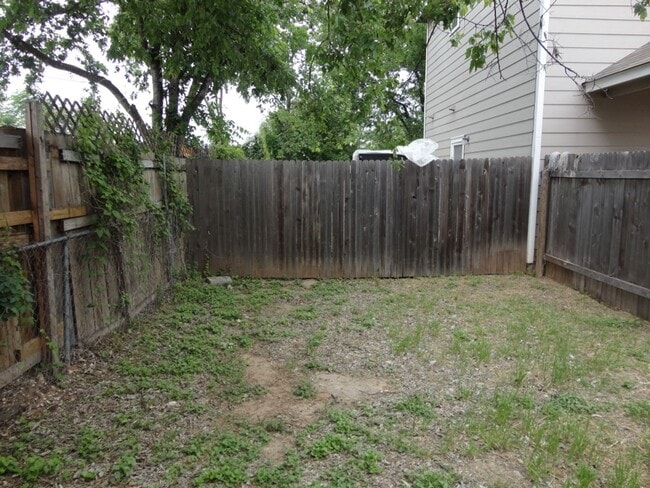 Building Photo - Nice 4 bedroom house close to down town!