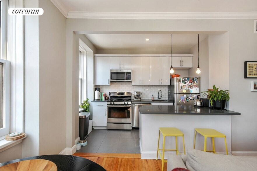 Primary Photo - 73 S Oxford St