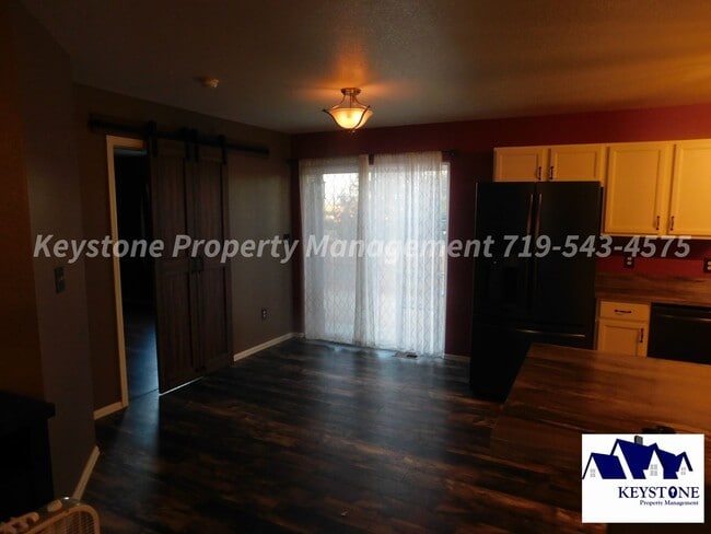 Building Photo - Pueblo West Rancher with Beautiful Views! ...