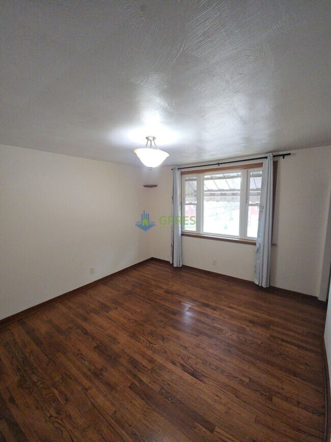 Building Photo - 3 bedroom house for rent in Blawnox