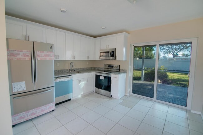 Building Photo - 8524 NW 57th Ct