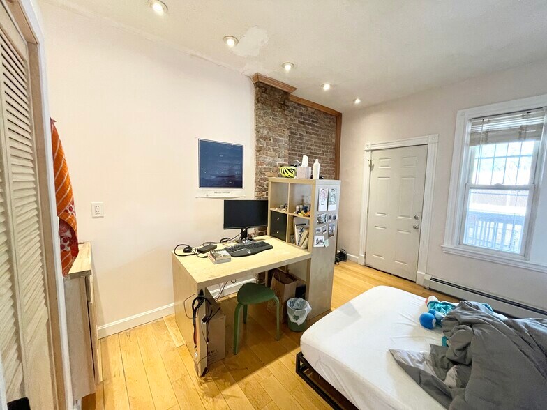 Building Photo - 24 S Huntington Ave