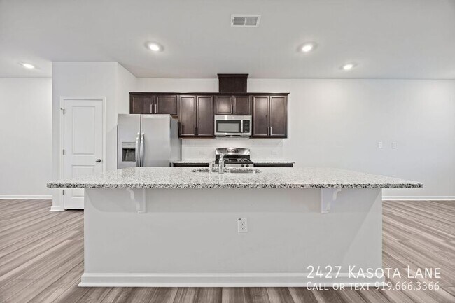 Building Photo - 2427 Kasota Ln