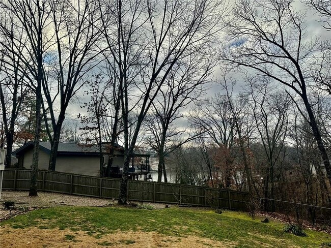 Building Photo - 4 Lois Ln