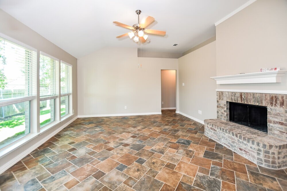 Building Photo - 321 Rustic Grove Ln