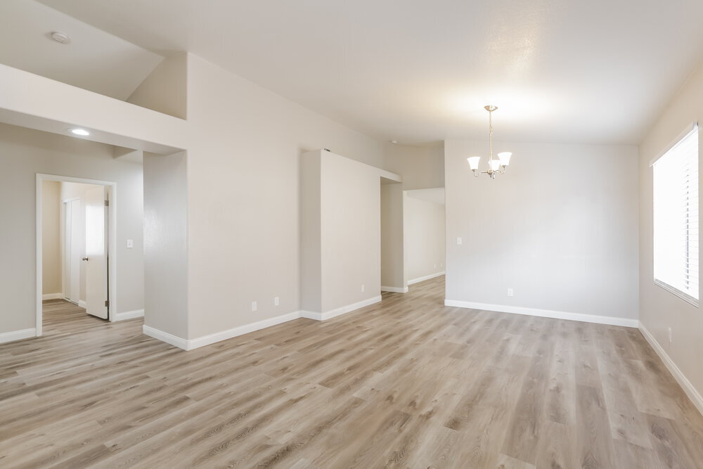 Building Photo - 7680 Beverly Hills Dr