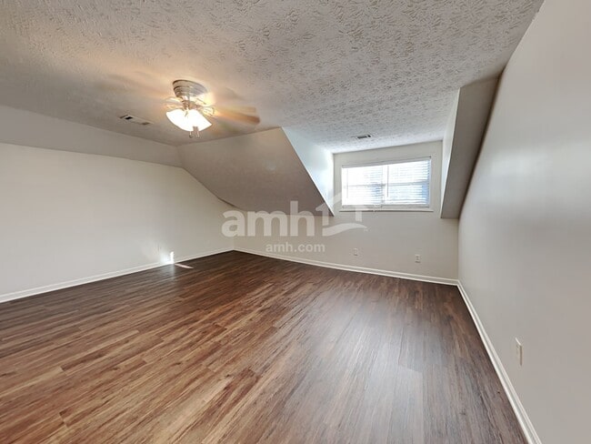 Building Photo - 2860 Cove Crossing Dr