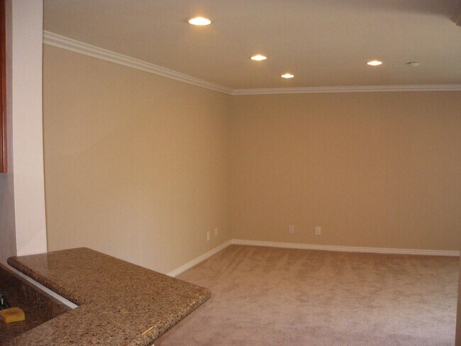 Building Photo - Must See!  Won't Last! Spacious 1 bedroom 1 bath condo