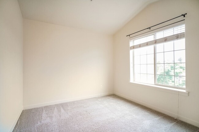 Building Photo - 2/2.5 bth Townhome + Garage + A/C + W/D + Balcony + Pets Welcome!!