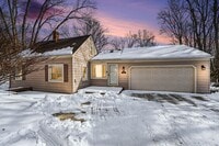 Building Photo - Beautiful 2 bed 2 bath single family home in Northville Twp.