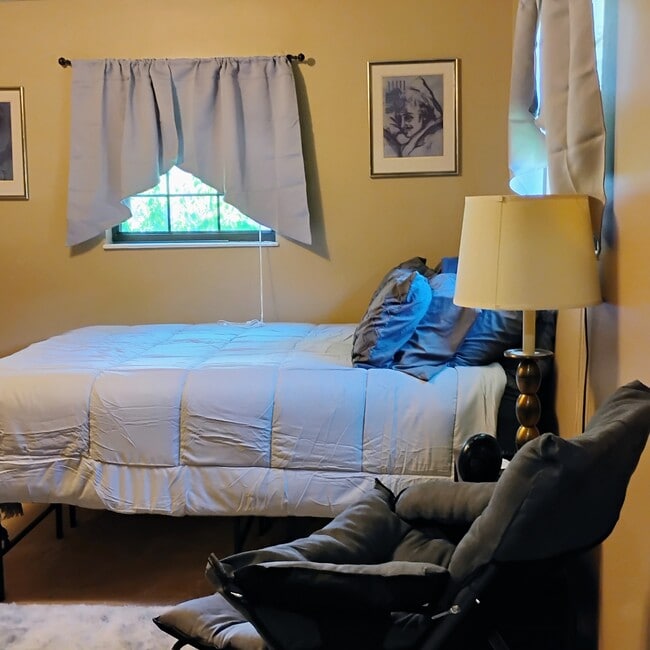 Building Photo - 116 Hidden Valley Dr