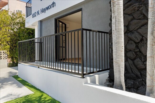 Building Photo - 652 Hayworth Ave