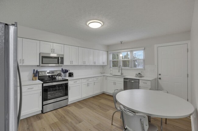 Building Photo - 4976 Conifer Dr