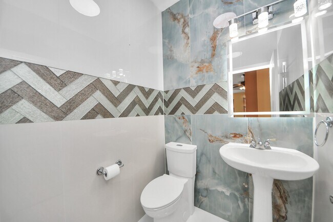 Building Photo - 12003 Sunrise Way