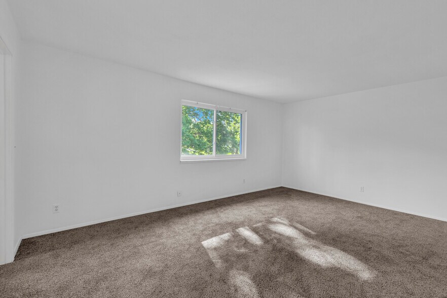 Building Photo - 3702 NE 69th St
