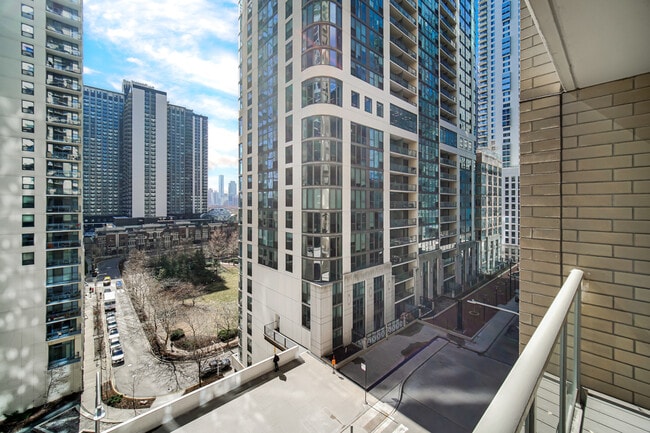 Building Photo - 420 E Waterside Dr