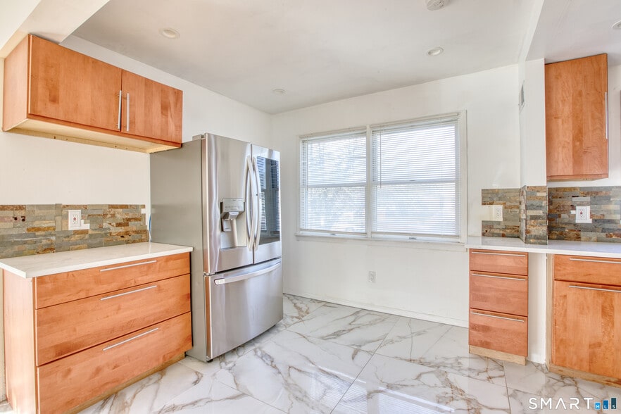 Kitchen - 24 Hollow Wood Ln