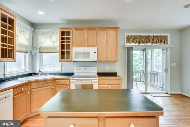 Building Photo - 26161 Rachel Hill Dr