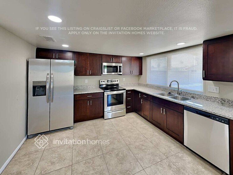 Building Photo - 2182 E Concorda Dr