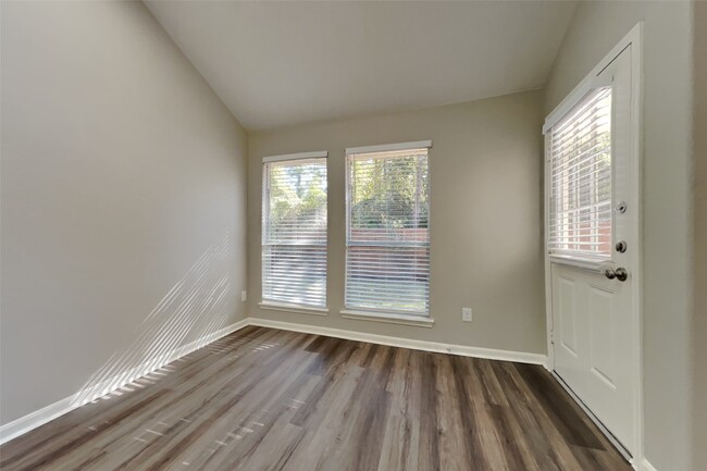 Building Photo - 70 N Creekmist Pl