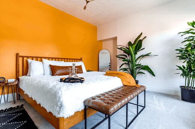 Building Photo - 313 W 4th Ave