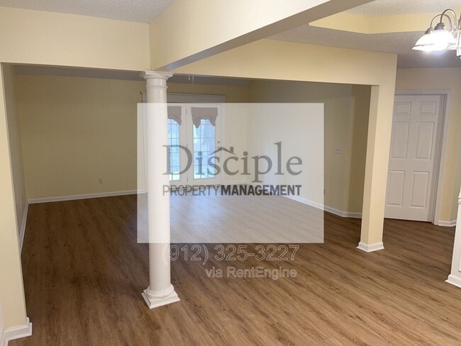 Building Photo - 295 Creekside Cir