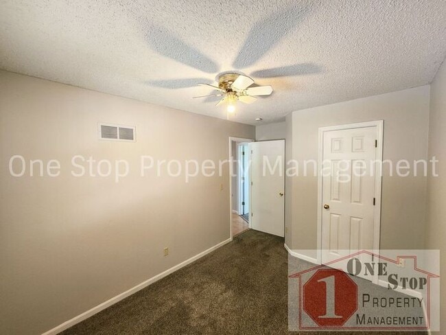 Building Photo - Gorgeous 3 Bedroom, 2 Bathroom, 2 Car Gara...