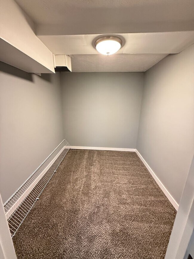 Building Photo - 4 bedroom/1 bath/detached storage building