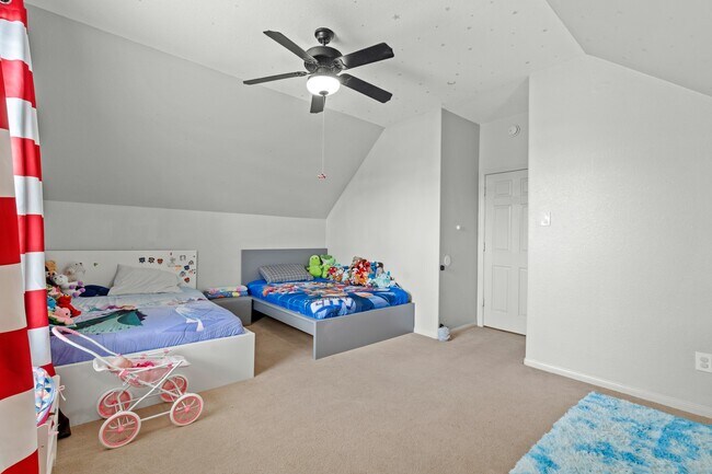 Building Photo - 14402 Hazeldale Dr