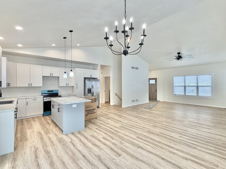 Building Photo - 3018 Mineral Point Ave