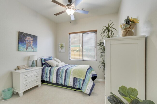 Building Photo - 10601 E Meadowhill Dr