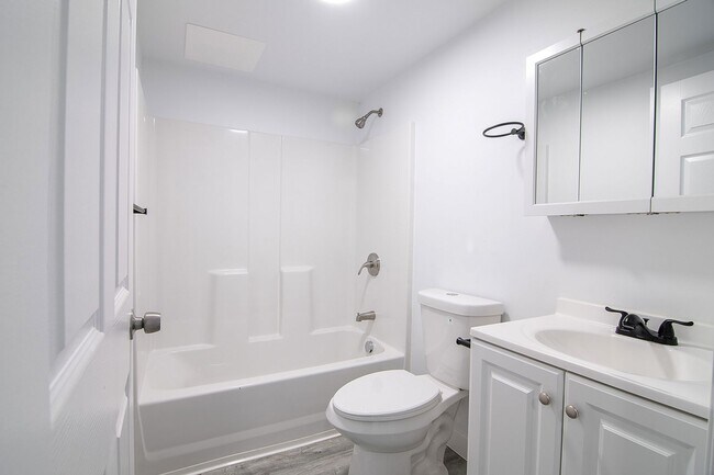 Interior Photo - Harvard Boulevard