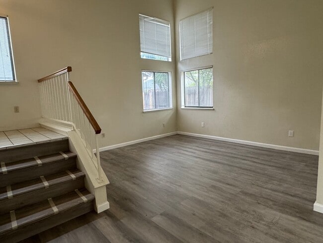 Building Photo - Antelope home