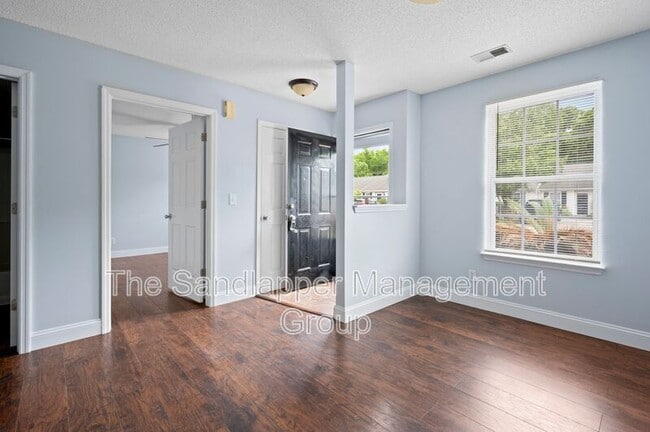 Building Photo - 1320 Pinnacle Ln