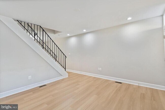 Building Photo - 3819 Roland Ave