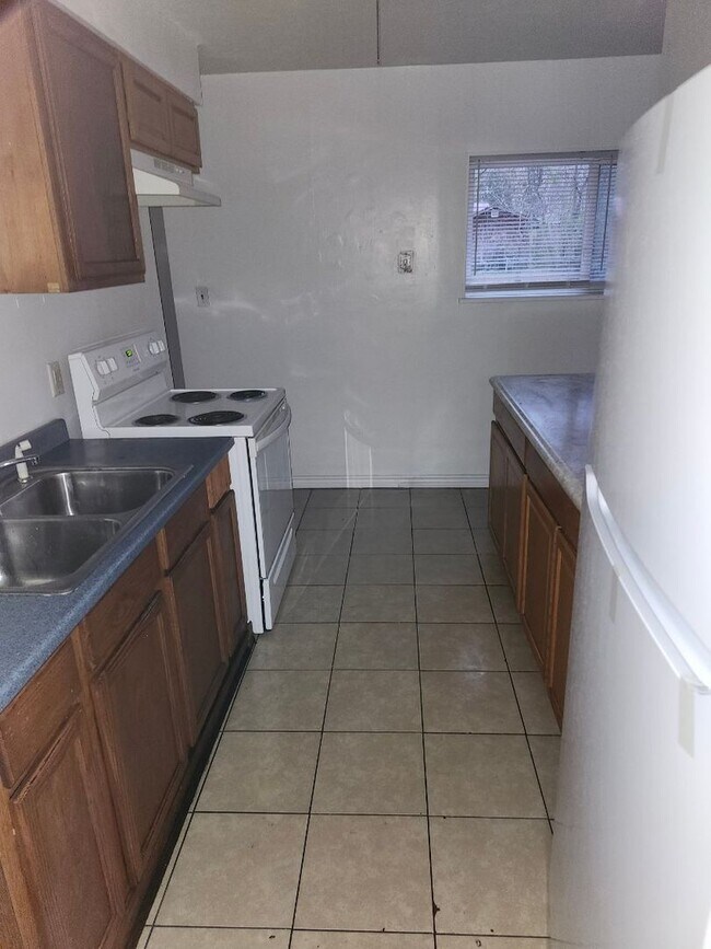 Building Photo - Gulfport 3 Bedroom