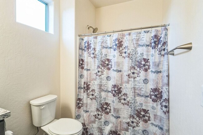 Building Photo - Charming 3BR Condo in Flagstaff