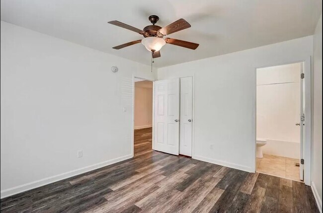 Building Photo - 100 Sadler Ct