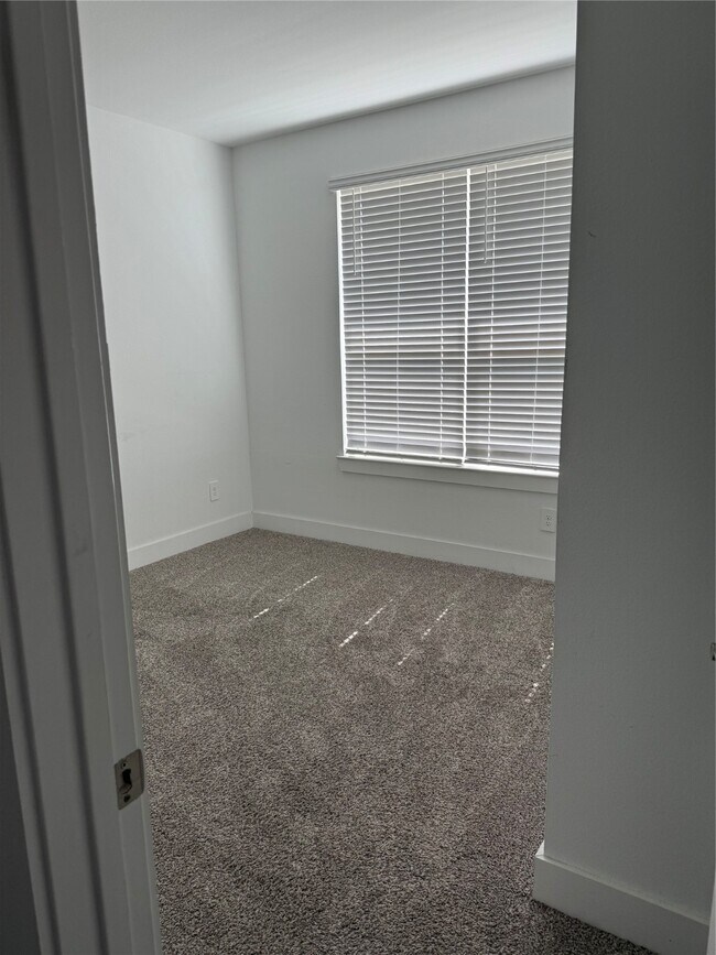 Building Photo - 15228 Tattle Crk Ln