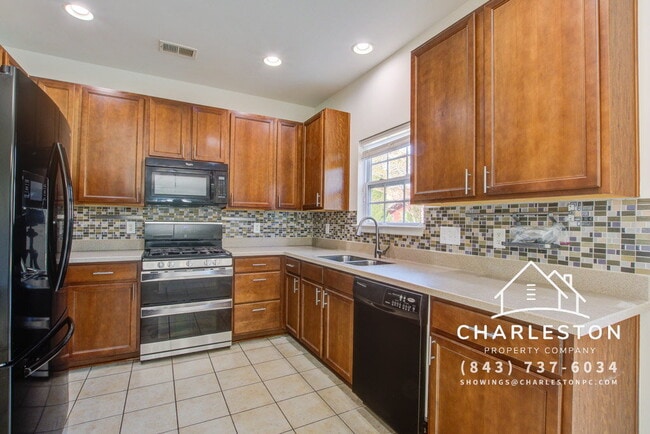 Building Photo - 156 Red Leaf Blvd