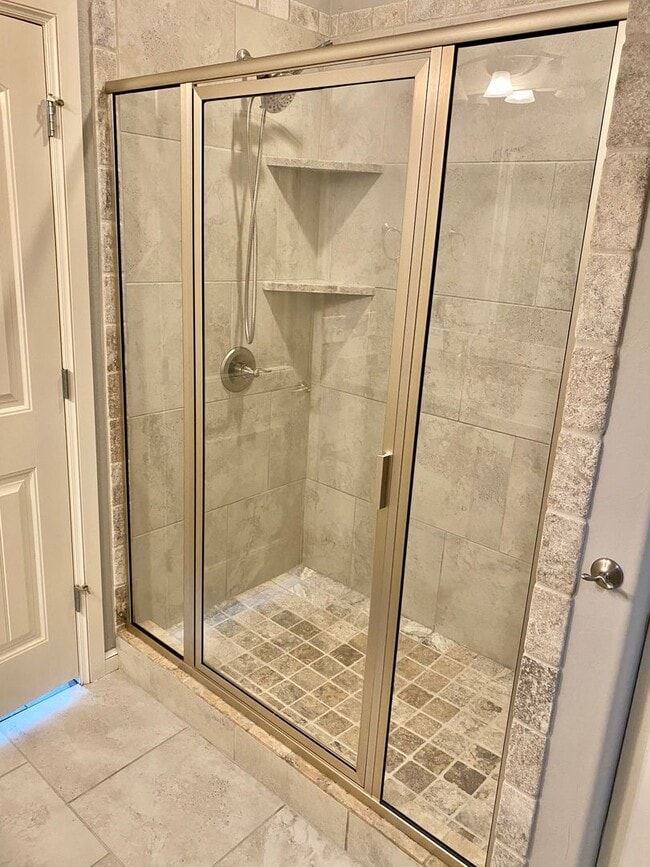 Building Photo - 3 Bed, 2.5 Bath in Gated Community with Private Pond