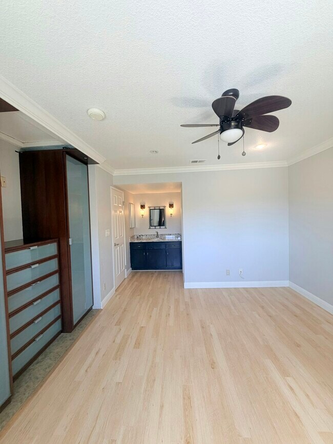 Building Photo - 66 Snyder Way