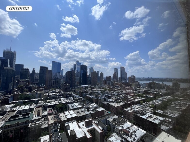 Building Photo - 350 W 50th St